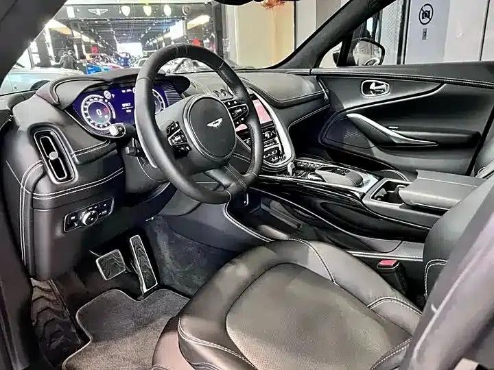 Aston Martin DBX 2021 4.0T V8: A Return to Simplicity — миниатюра 3