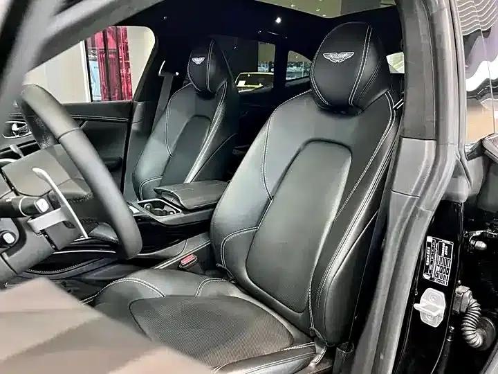 Aston Martin DBX 2021 4.0T V8: A Return to Simplicity — миниатюра 4