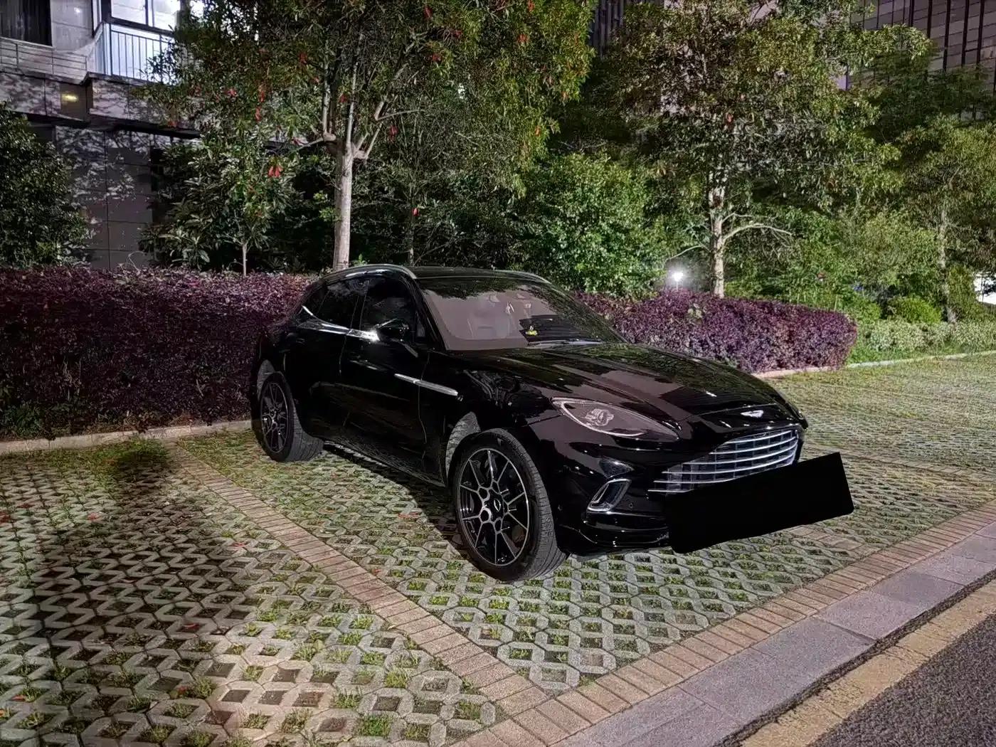 Aston Martin DBX 2021 4.0T V8: A Return to Simplicity — миниатюра 7
