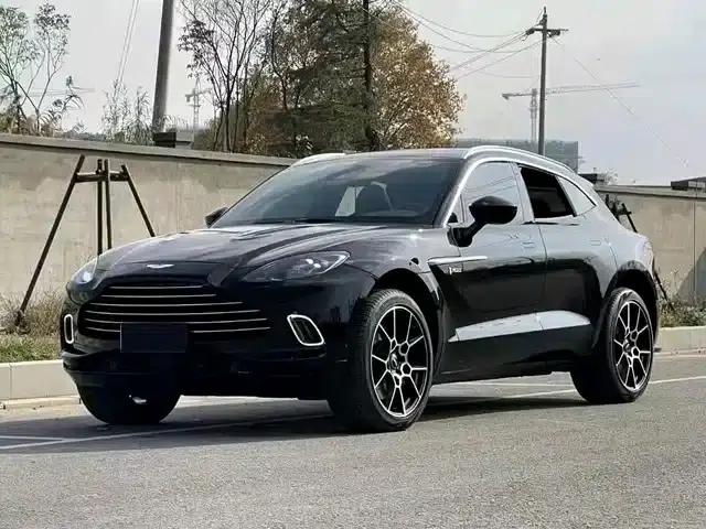 Aston Martin DBX 2021 4.0T V8: A Return to Simplicity