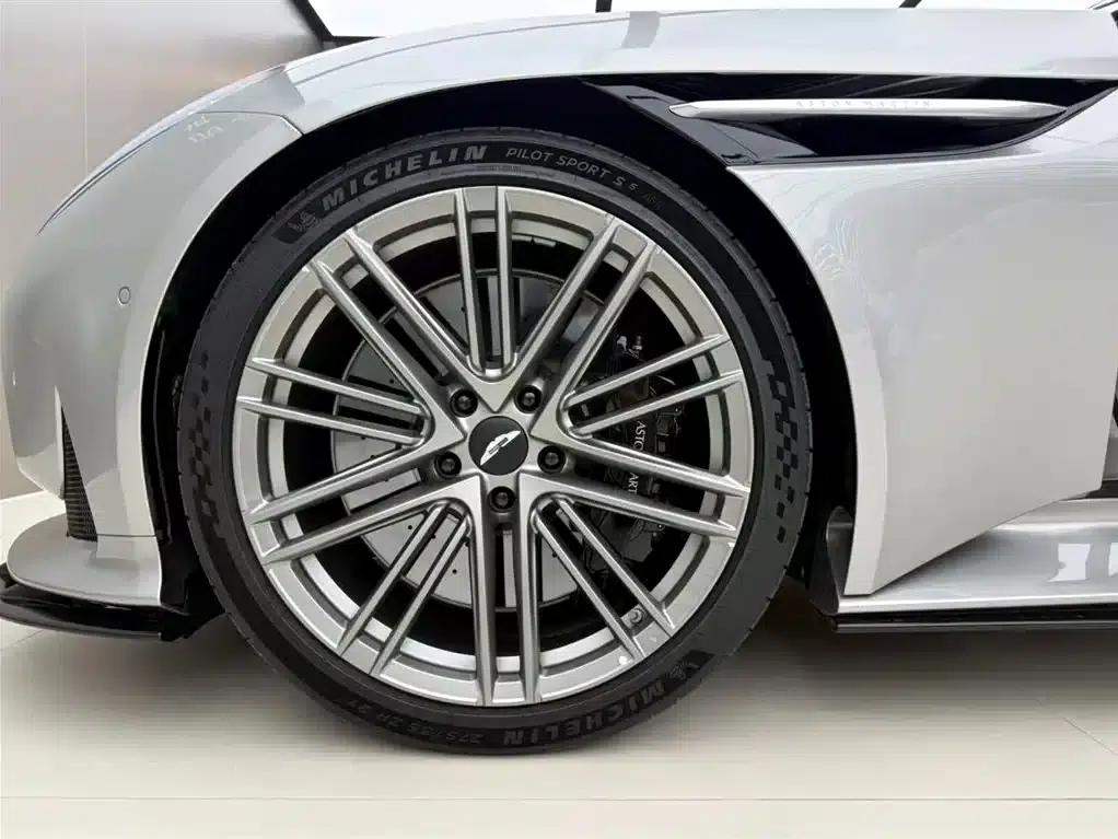 Aston Martin DB12 2023 4.0T V8 Volante — миниатюра 14