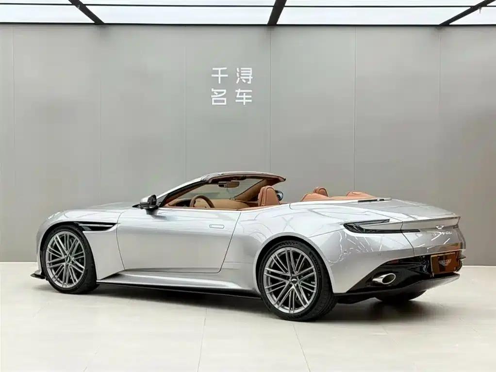 Aston Martin DB12 2023 4.0T V8 Volante — миниатюра 15