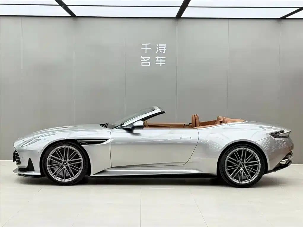 Aston Martin DB12 2023 4.0T V8 Volante — миниатюра 3