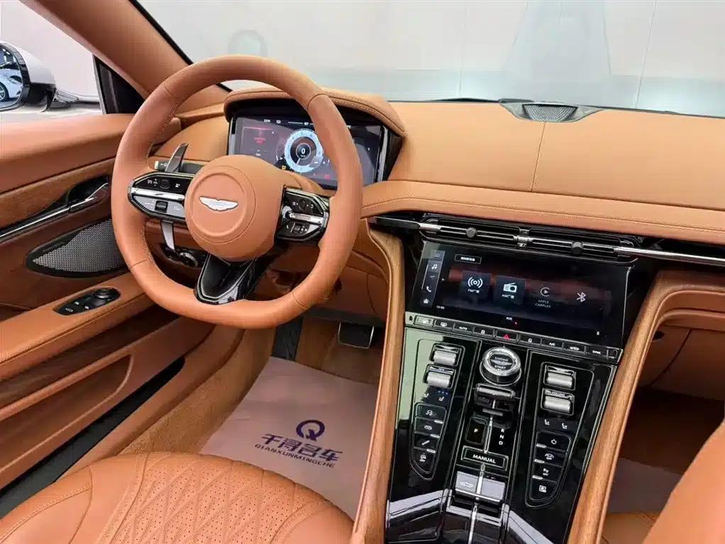 Aston Martin DB12 2023 4.0T V8 Volante — миниатюра 6