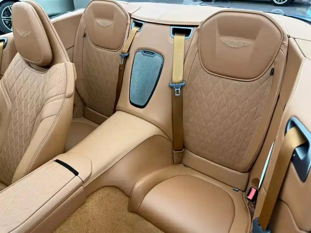 Aston Martin DB12 2023 4.0T V8 Volante — миниатюра 8