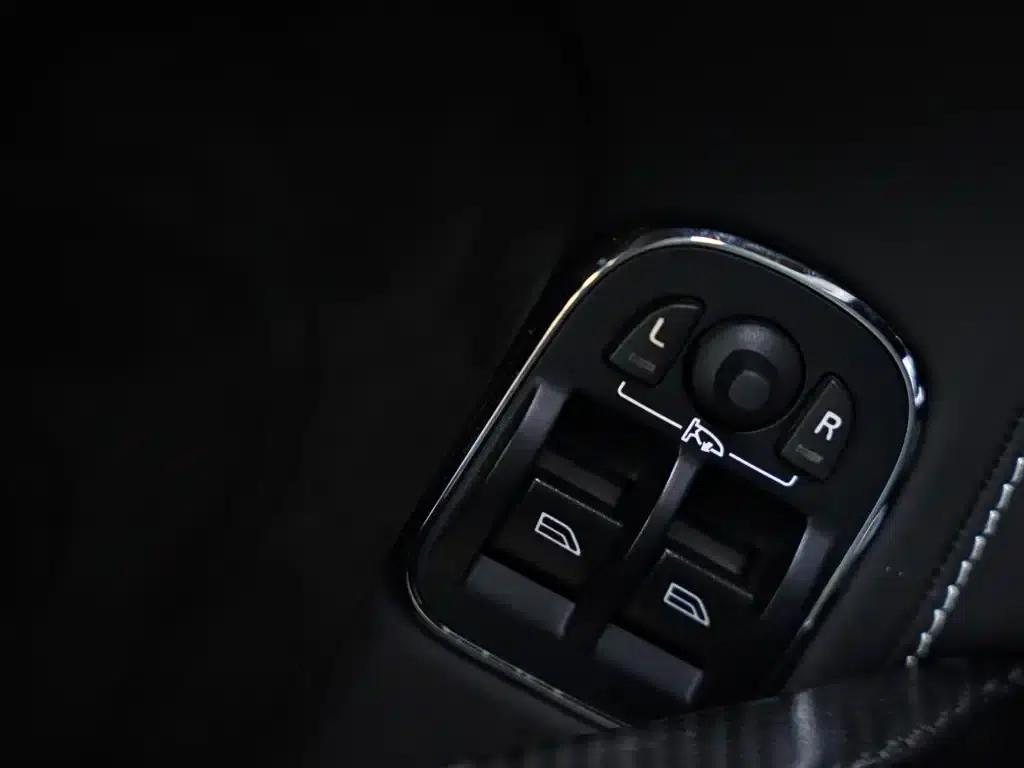 Aston Martin DBS 2009 6.0 Touchtronic Coupe — миниатюра 29