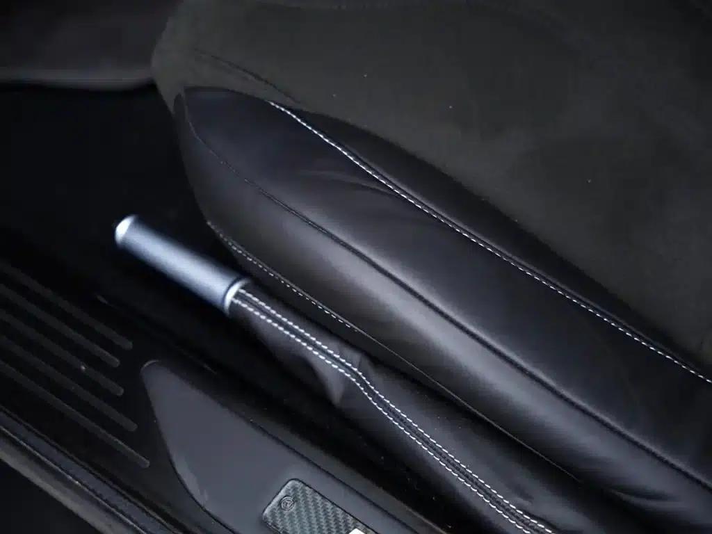 Aston Martin DBS 2009 6.0 Touchtronic Coupe — миниатюра 33