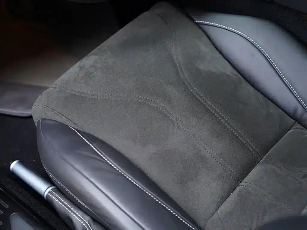 Aston Martin DBS 2009 6.0 Touchtronic Coupe — миниатюра 34