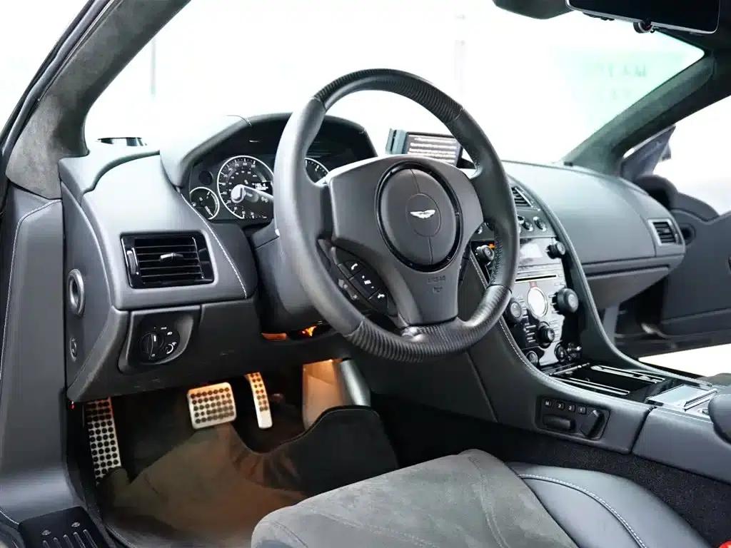Aston Martin DBS 2009 6.0 Touchtronic Coupe — миниатюра 39