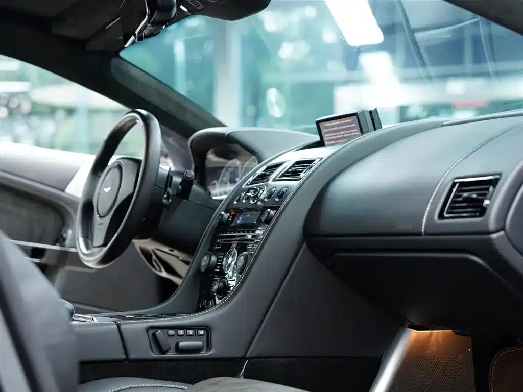 Aston Martin DBS 2009 6.0 Touchtronic Coupe — миниатюра 41