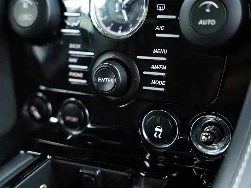 Aston Martin DBS 2009 6.0 Touchtronic Coupe — миниатюра 47