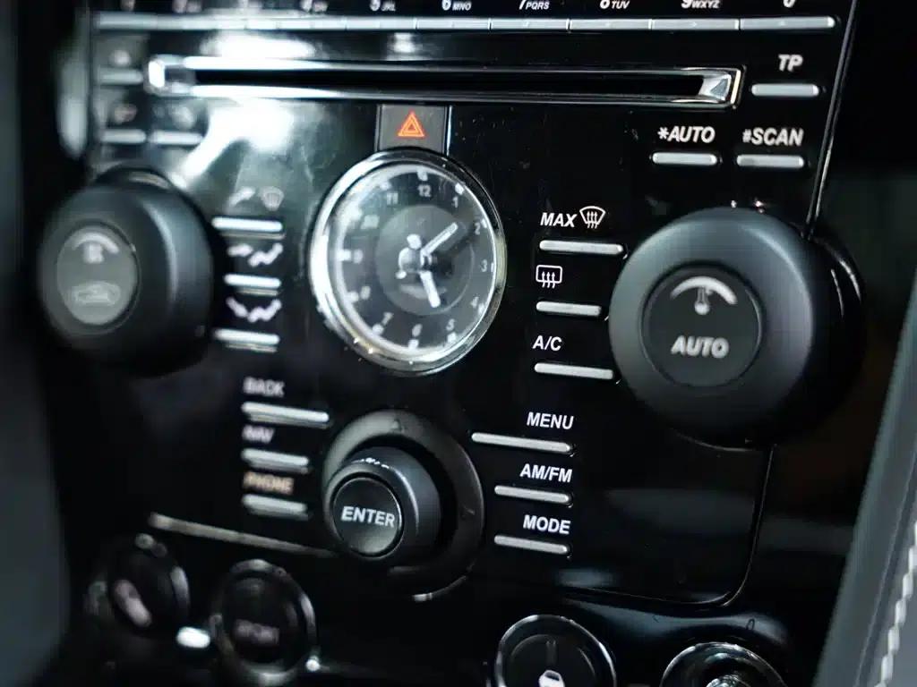 Aston Martin DBS 2009 6.0 Touchtronic Coupe — миниатюра 48