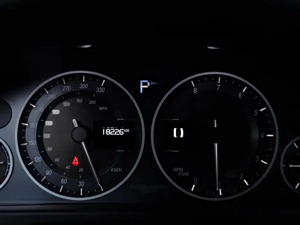 Aston Martin DBS 2009 6.0 Touchtronic Coupe — миниатюра 9
