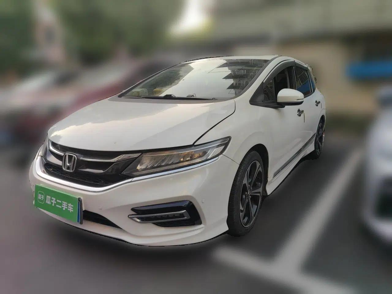 Honda Jade 2017 210 TURBO CVT Luxury Edition 5 Seats — миниатюра 1