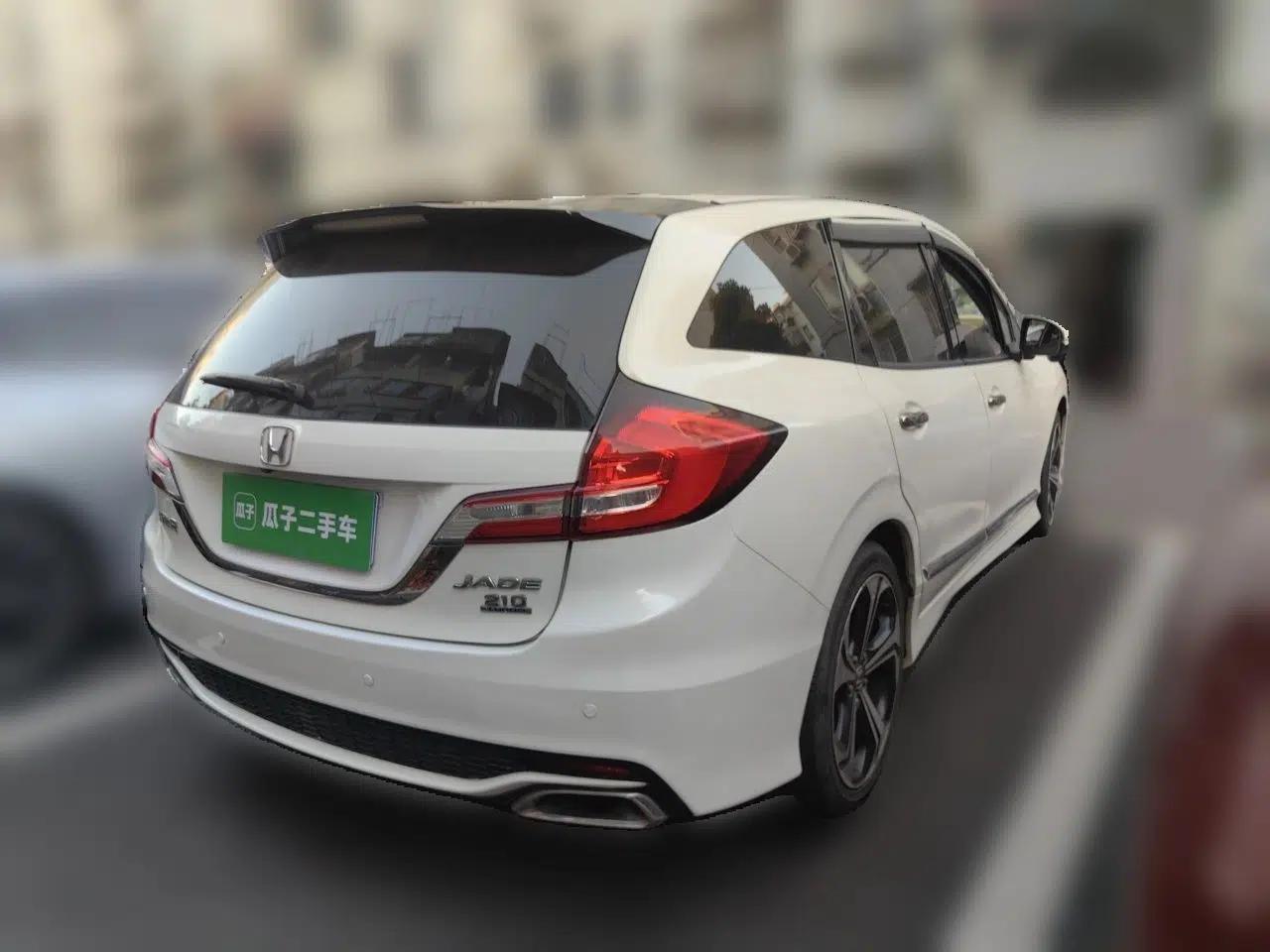 Honda Jade 2017 210 TURBO CVT Luxury Edition 5 Seats — миниатюра 6