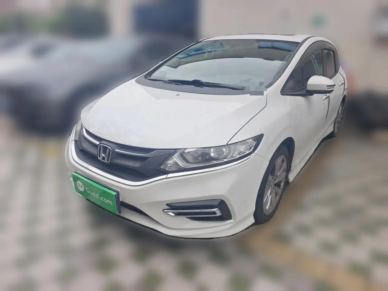 Honda Jade 2017 1.8L automatic Comfort version 5 seats — миниатюра 1