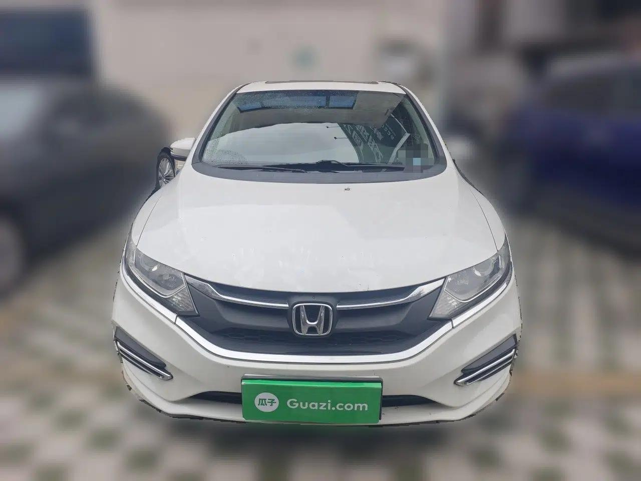 Honda Jade 2017 1.8L automatic Comfort version 5 seats — миниатюра 2