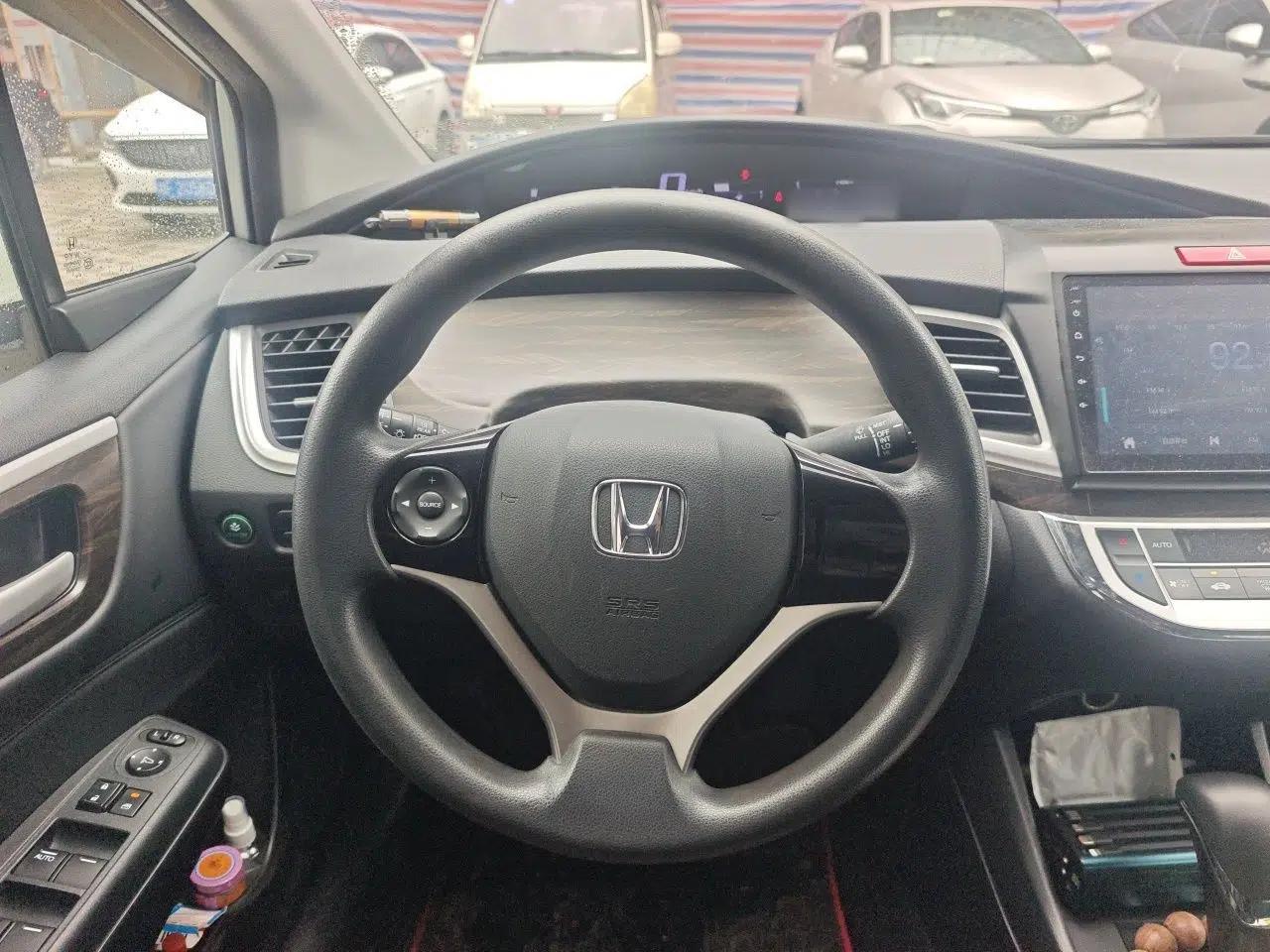 Honda Jade 2017 1.8L automatic Comfort version 5 seats — миниатюра 11