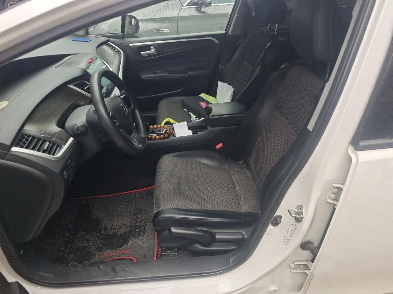 Honda Jade 2017 1.8L automatic Comfort version 5 seats — миниатюра 16