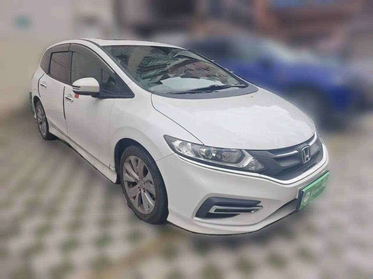 Honda Jade 2017 1.8L automatic Comfort version 5 seats — миниатюра 3