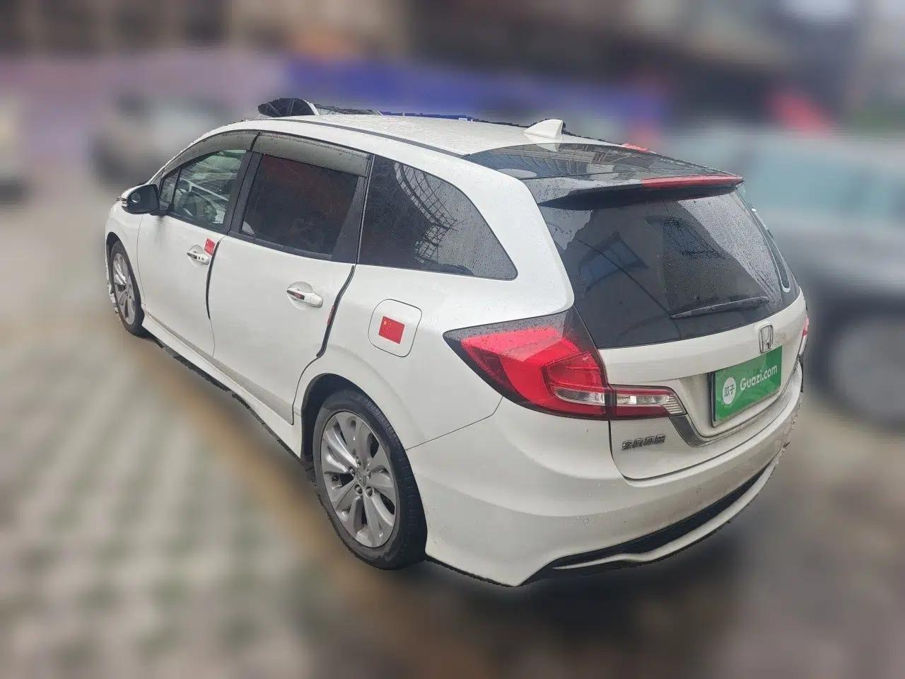 Honda Jade 2017 1.8L automatic Comfort version 5 seats — миниатюра 4