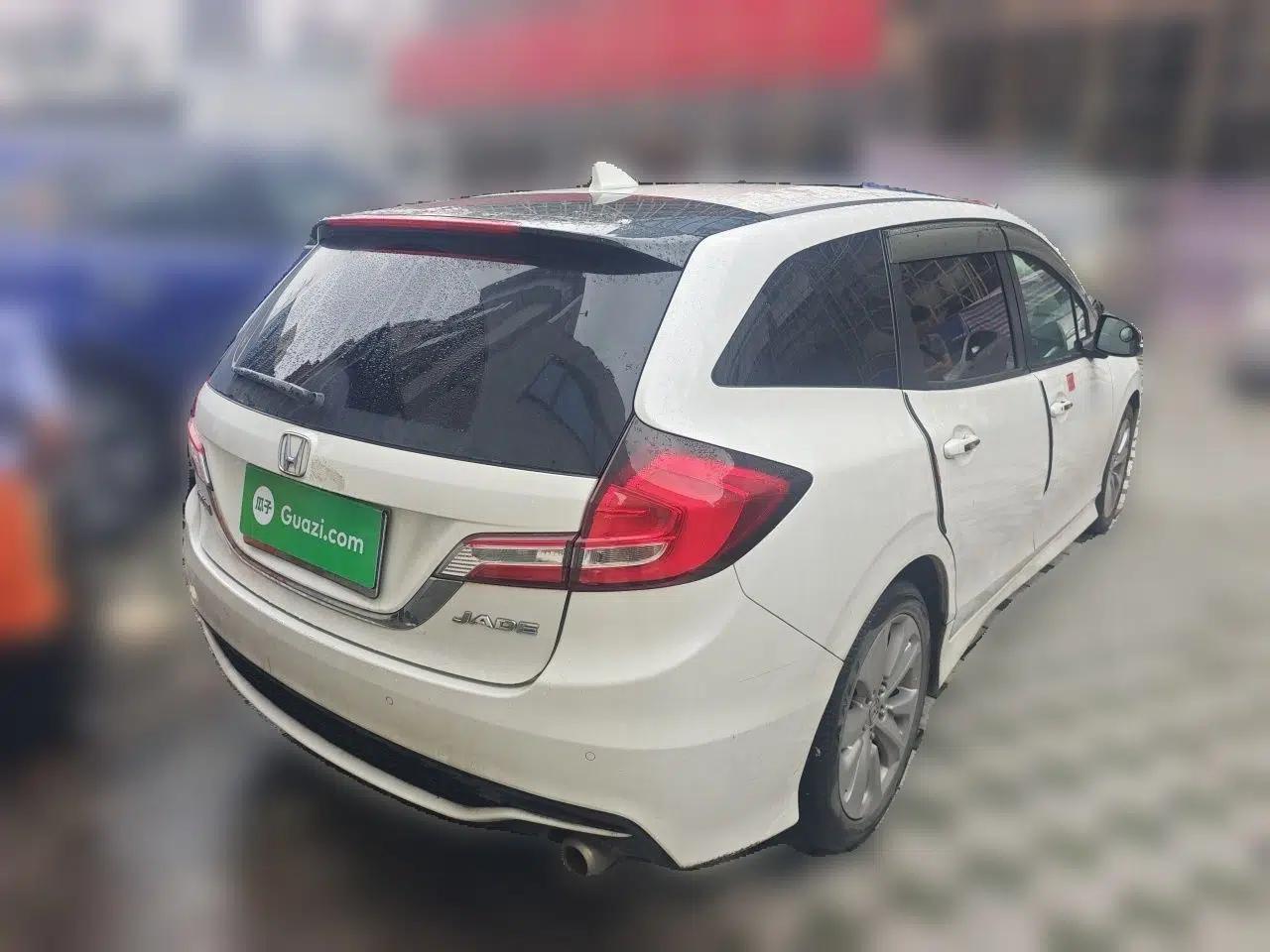 Honda Jade 2017 1.8L automatic Comfort version 5 seats — миниатюра 6
