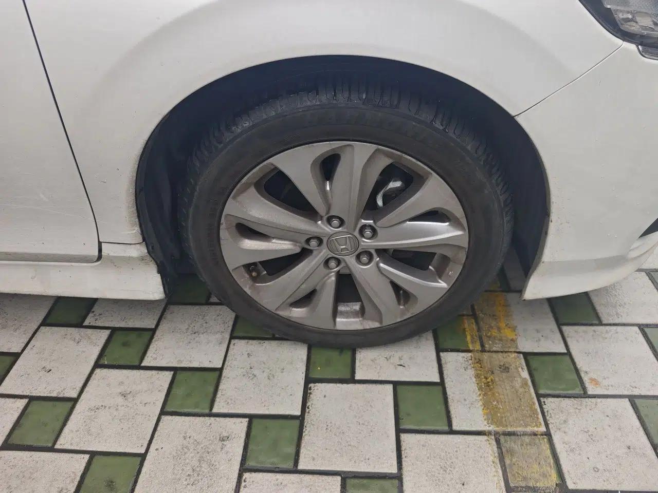 Honda Jade 2017 1.8L automatic Comfort version 5 seats — миниатюра 8