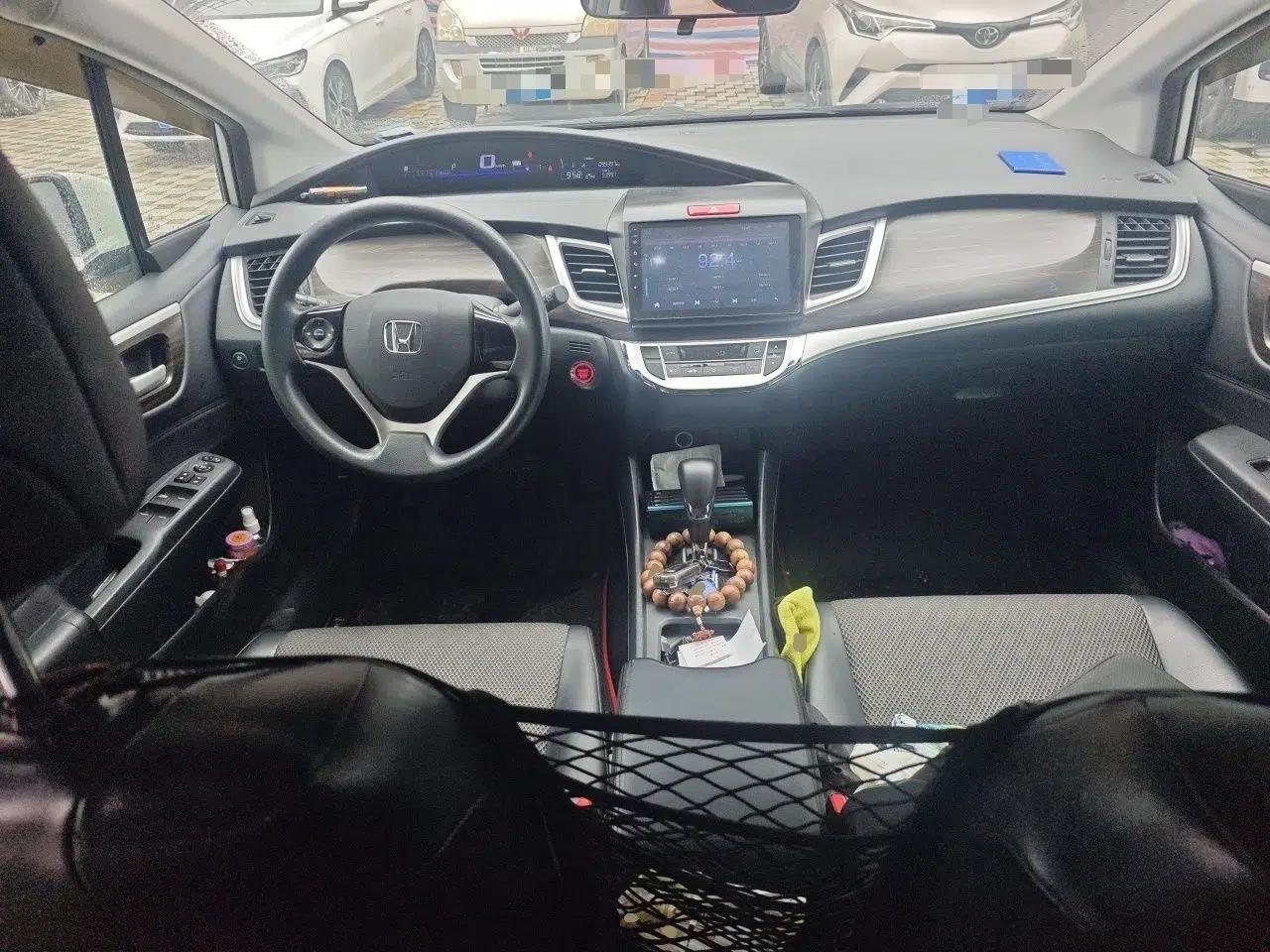 Honda Jade 2017 1.8L automatic Comfort version 5 seats — миниатюра 10