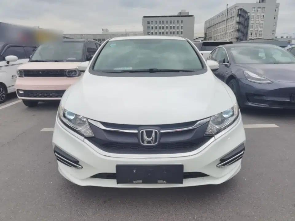 Honda Jade 2017 1.8L automatic Comfort version 5 seats — миниатюра 2