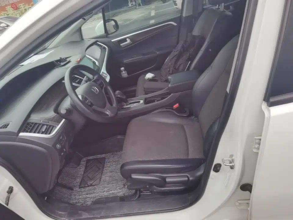 Honda Jade 2017 1.8L automatic Comfort version 5 seats — миниатюра 17