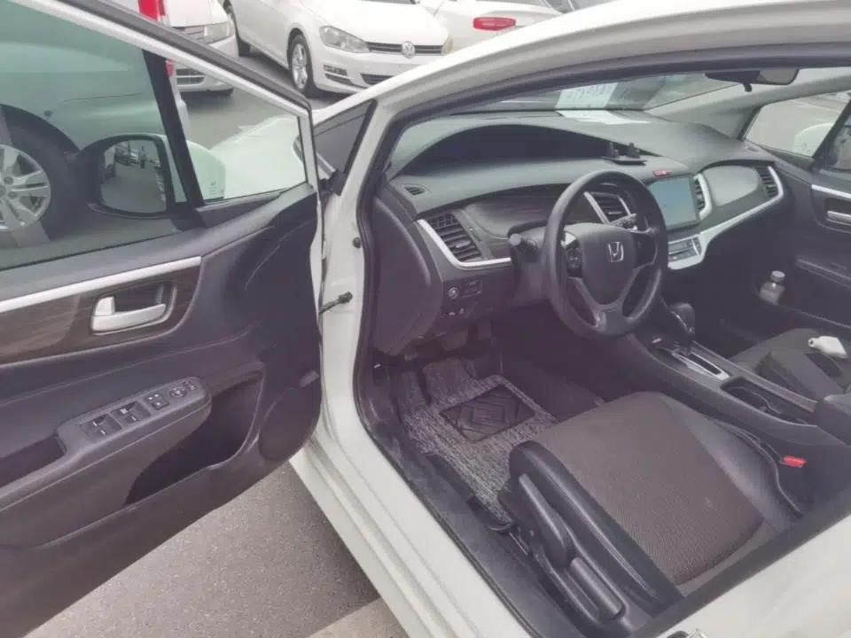 Honda Jade 2017 1.8L automatic Comfort version 5 seats — миниатюра 18
