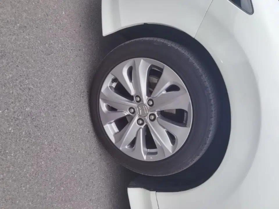 Honda Jade 2017 1.8L automatic Comfort version 5 seats — миниатюра 9