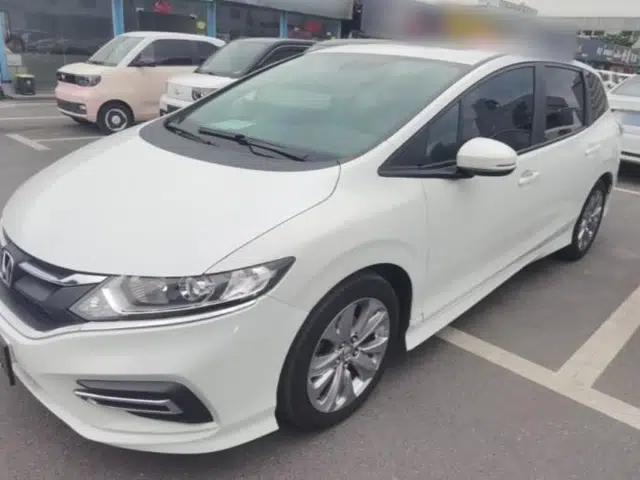 Honda Jade 2017 1.8L automatic Comfort version 5 seats