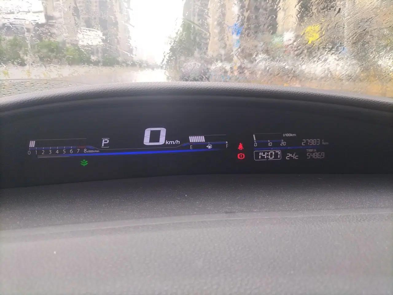 Honda Jade 2014 1.8L Automatic Comfort Elite Version 5 Seats — миниатюра 12
