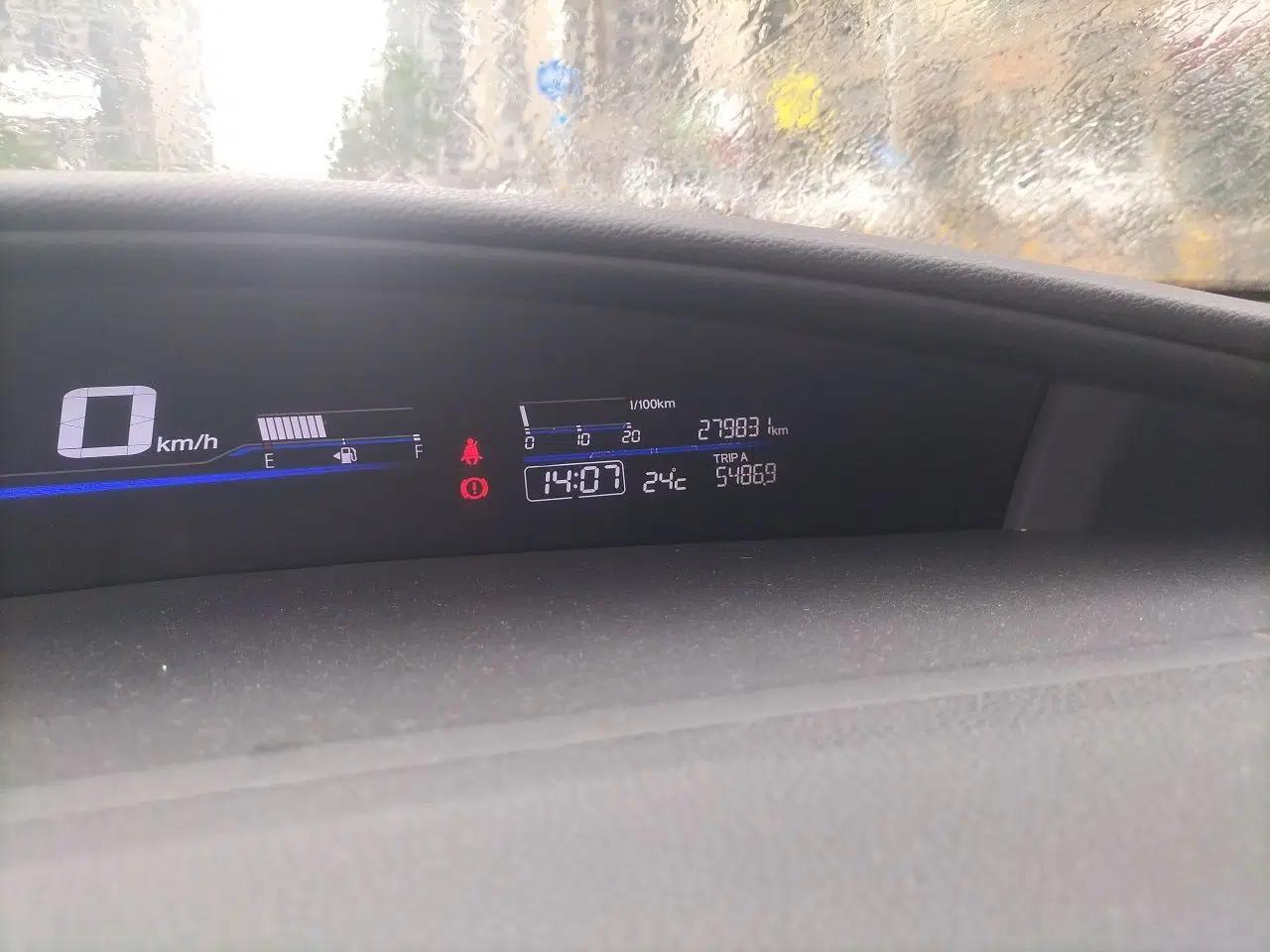 Honda Jade 2014 1.8L Automatic Comfort Elite Version 5 Seats — миниатюра 13