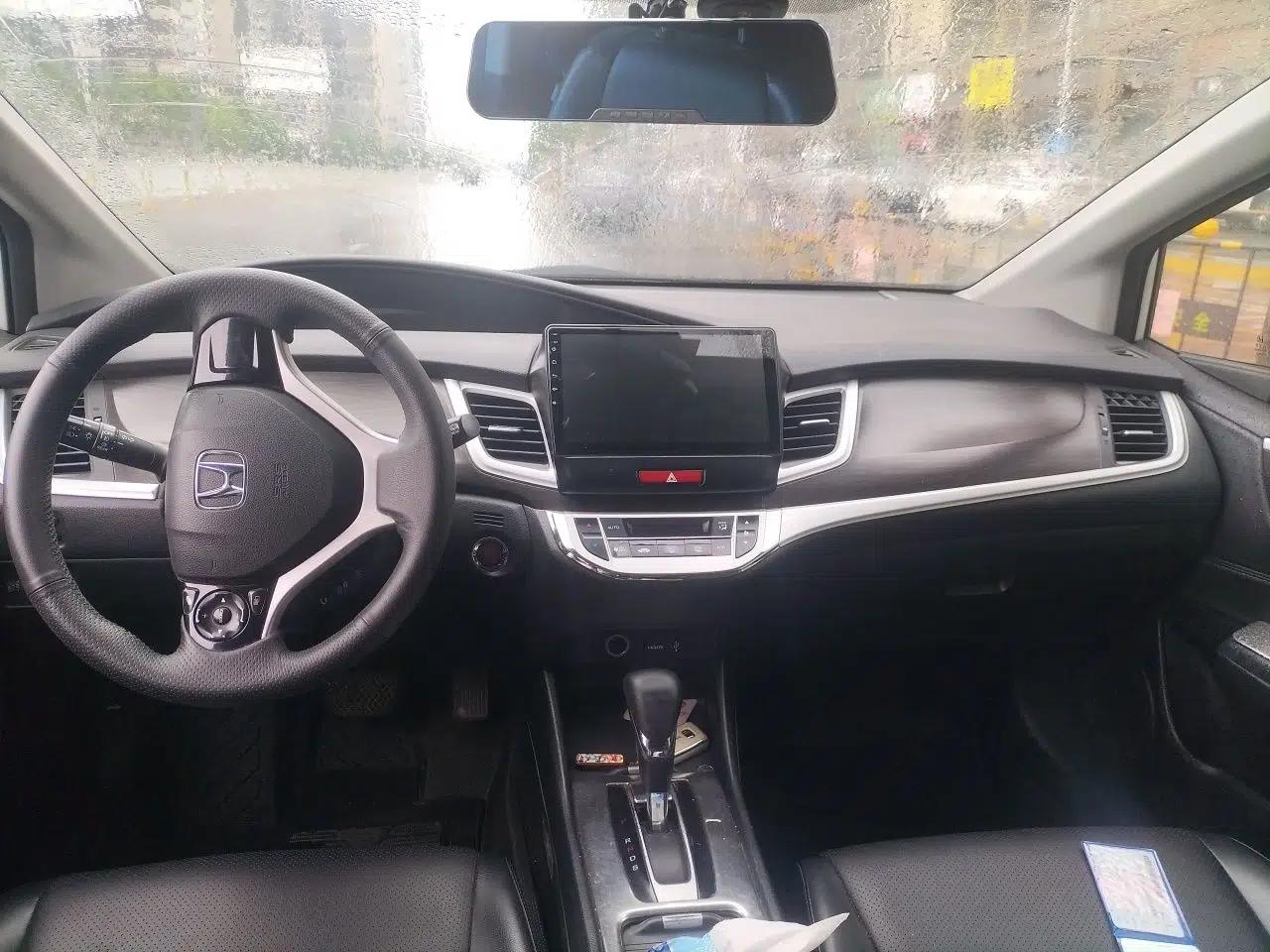 Honda Jade 2014 1.8L Automatic Comfort Elite Version 5 Seats — миниатюра 19