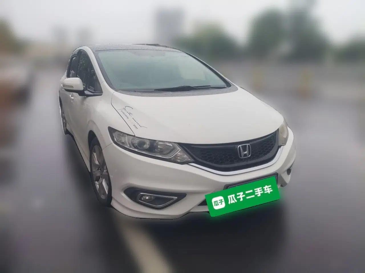 Honda Jade 2014 1.8L Automatic Comfort Elite Version 5 Seats — миниатюра 3