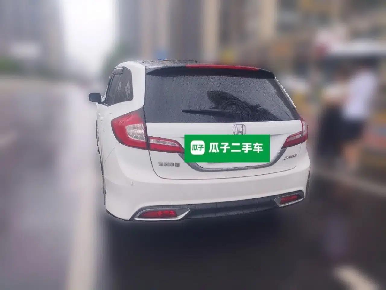 Honda Jade 2014 1.8L Automatic Comfort Elite Version 5 Seats — миниатюра 4