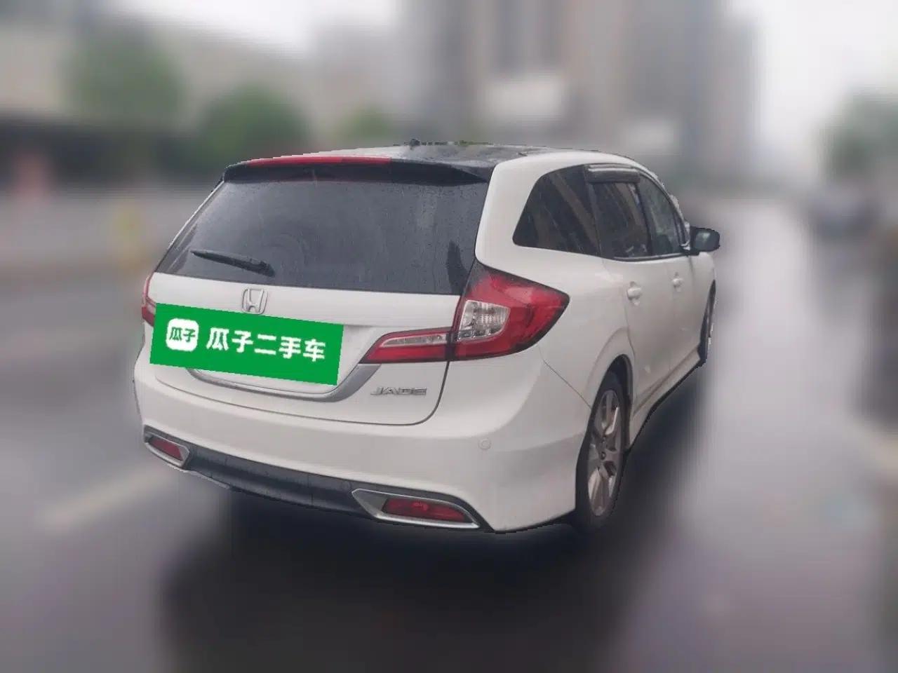 Honda Jade 2014 1.8L Automatic Comfort Elite Version 5 Seats — миниатюра 6