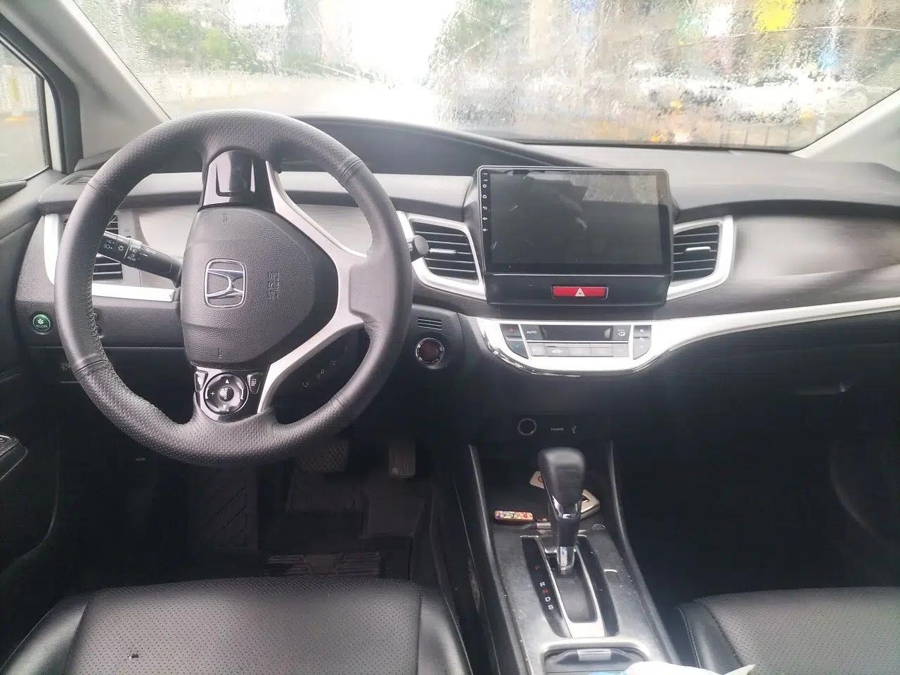 Honda Jade 2014 1.8L Automatic Comfort Elite Version 5 Seats — миниатюра 10