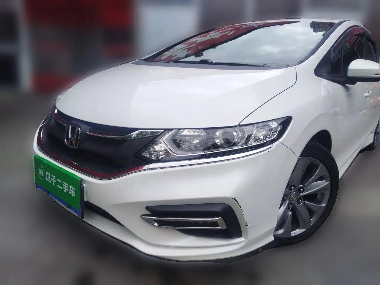 Honda Jade 2017 1.8L automatic Comfort version 5 seats — миниатюра 1