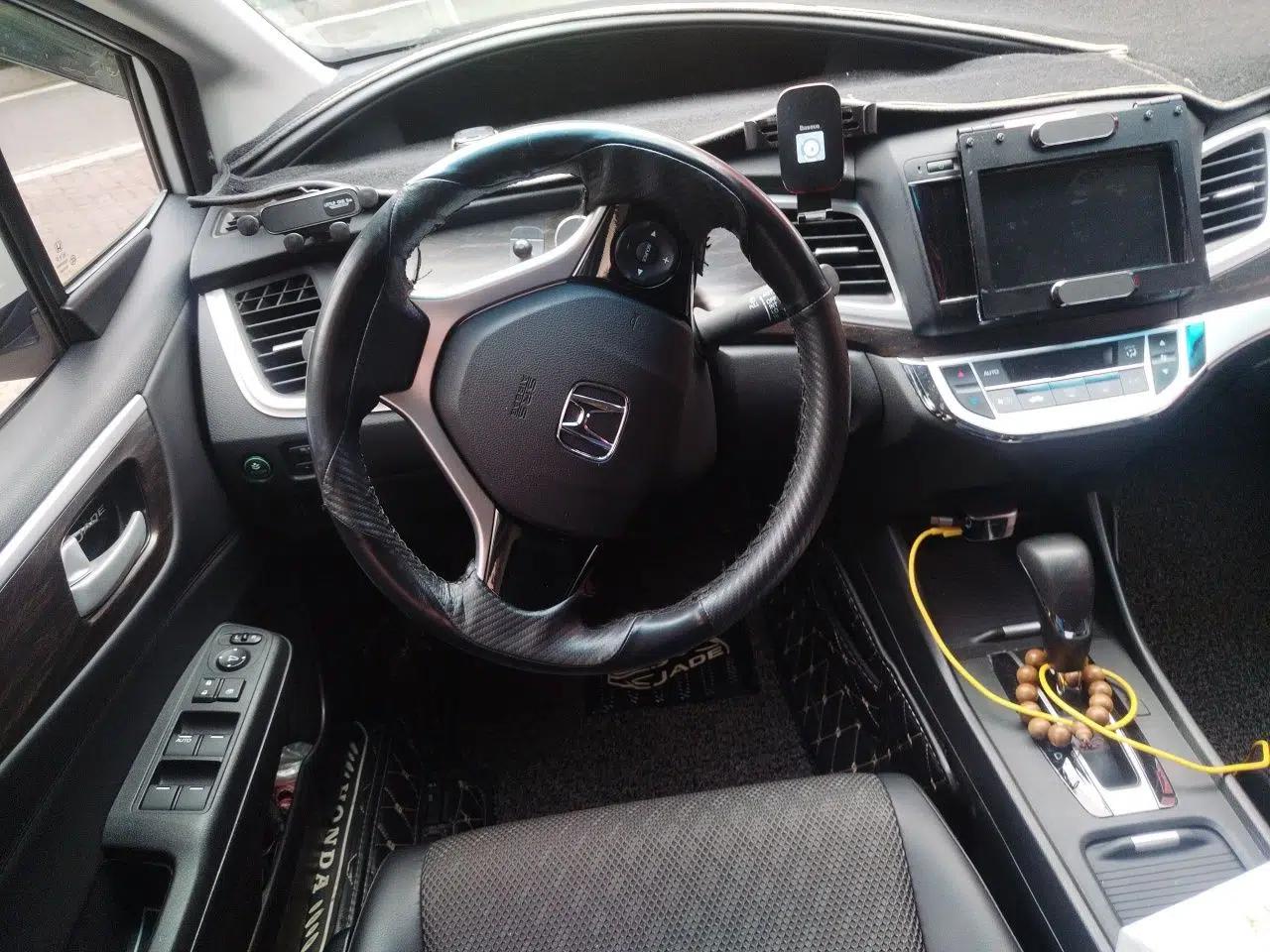 Honda Jade 2017 1.8L automatic Comfort version 5 seats — миниатюра 11