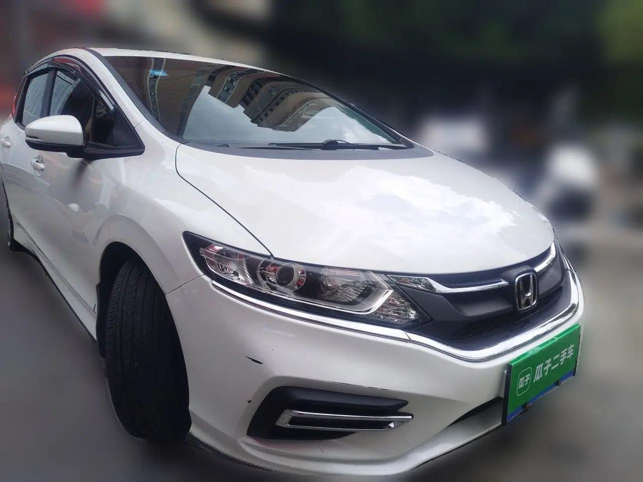 Honda Jade 2017 1.8L automatic Comfort version 5 seats — миниатюра 3