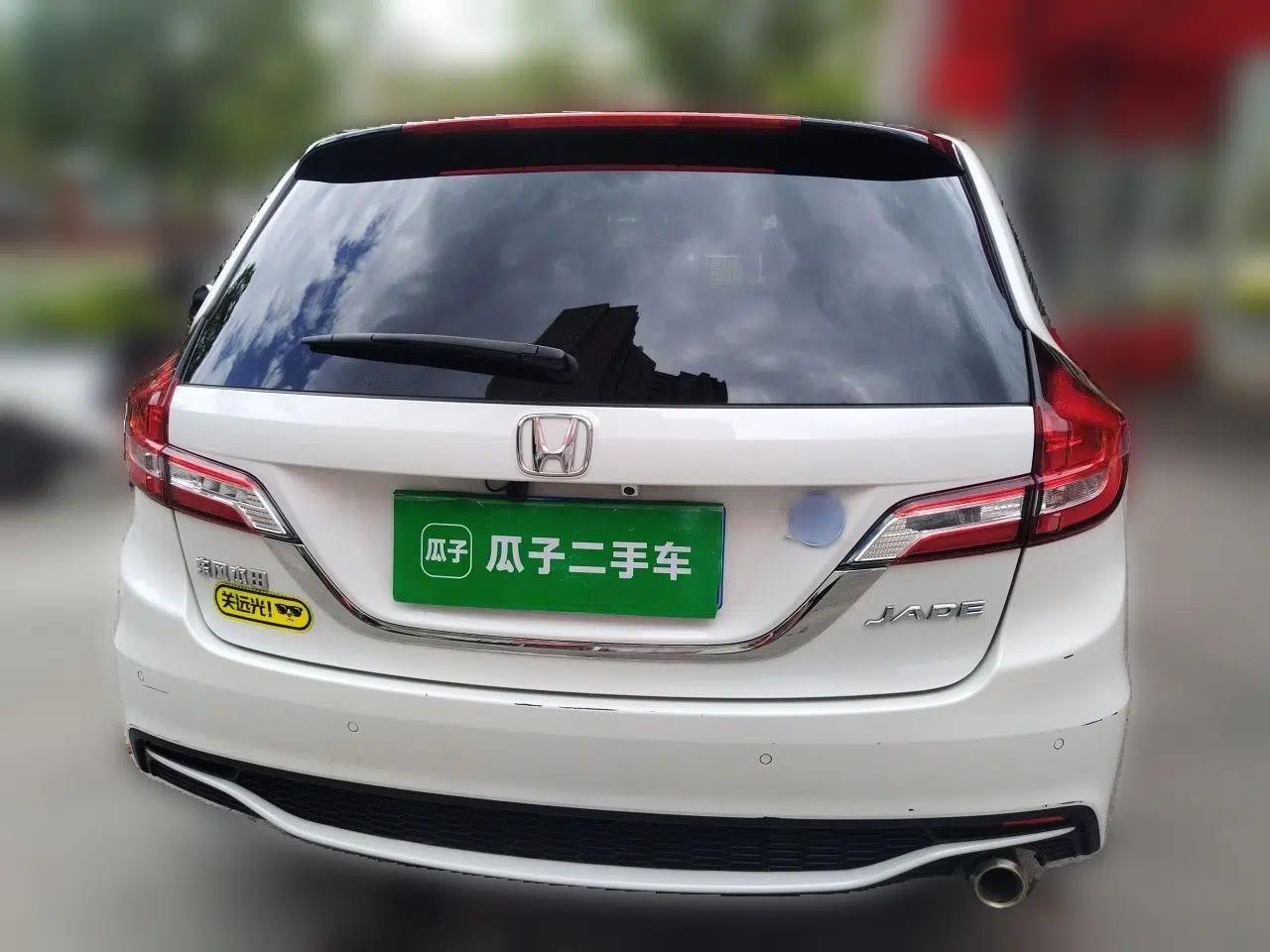 Honda Jade 2017 1.8L automatic Comfort version 5 seats — миниатюра 5