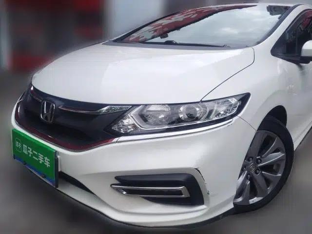Honda Jade 2017 1.8L automatic Comfort version 5 seats