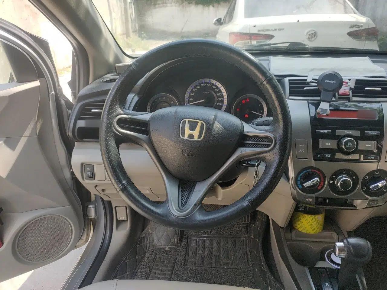 Honda City Classic 2012 1.5L Automatic Elite Edition — миниатюра 11