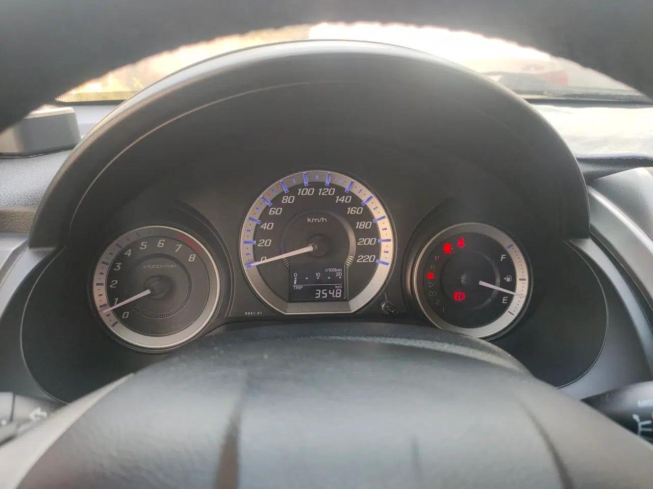 Honda City Classic 2012 1.5L Automatic Elite Edition — миниатюра 12