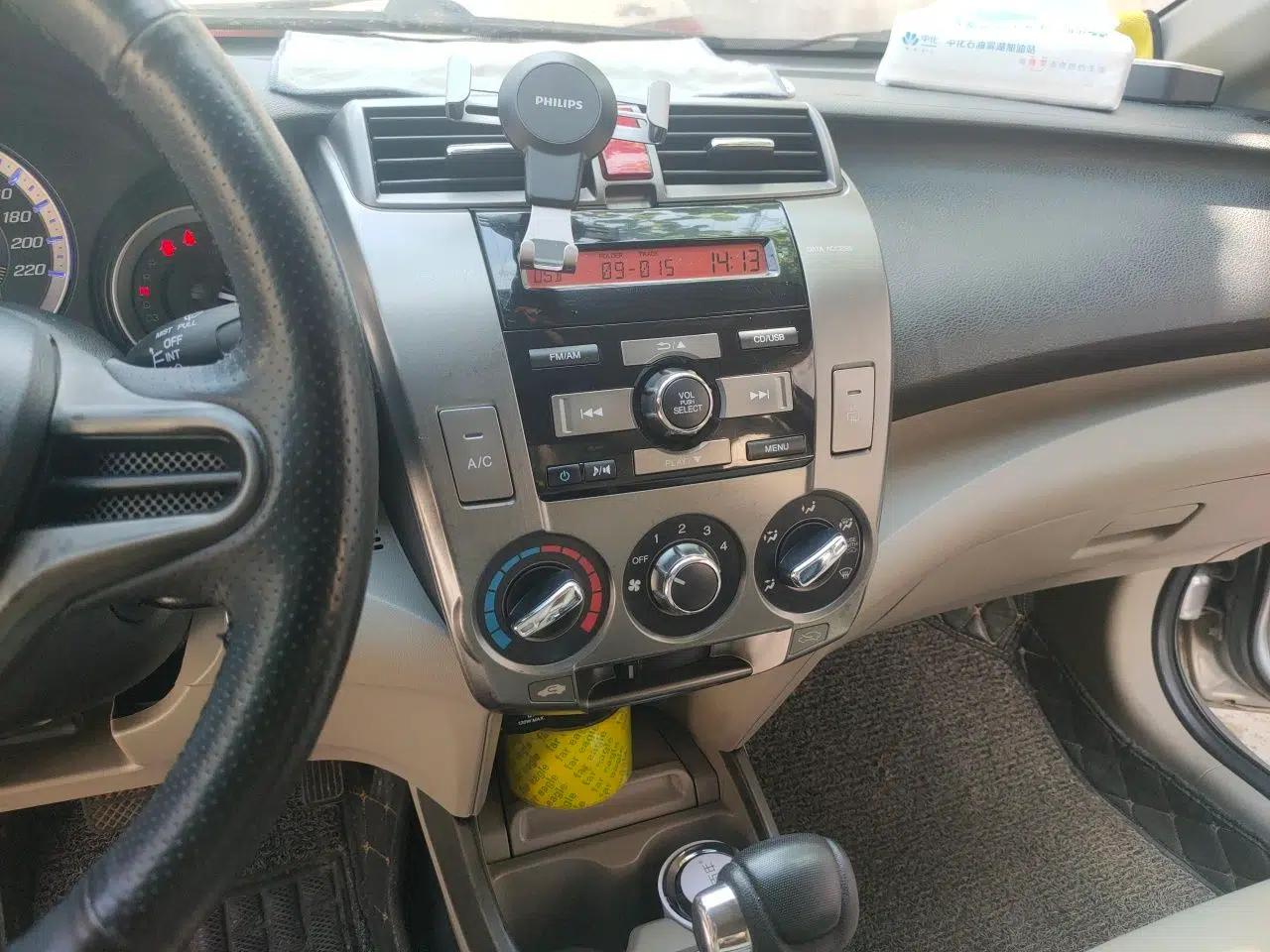 Honda City Classic 2012 1.5L Automatic Elite Edition — миниатюра 14