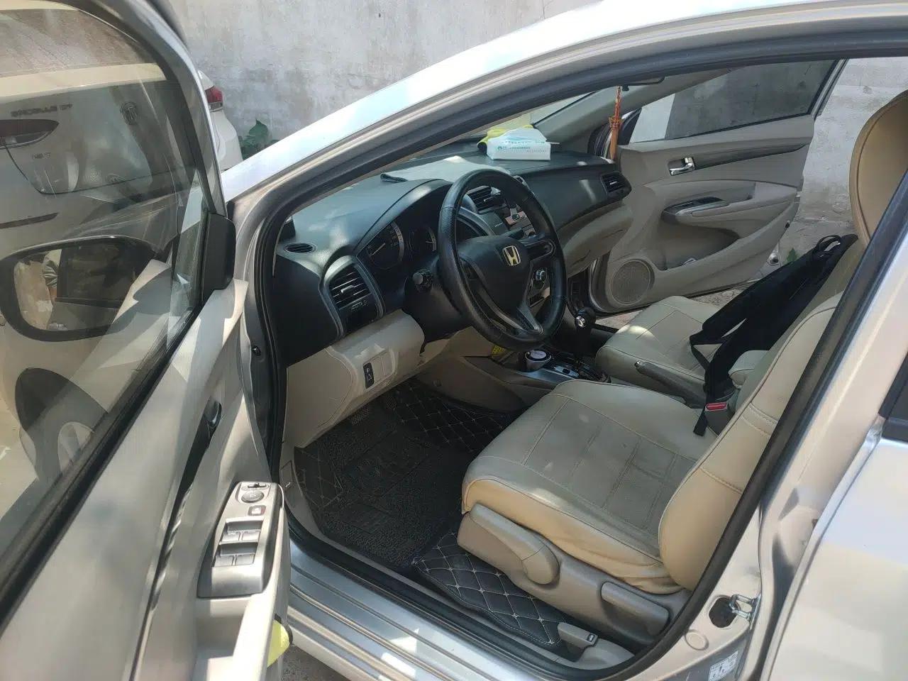 Honda City Classic 2012 1.5L Automatic Elite Edition — миниатюра 17