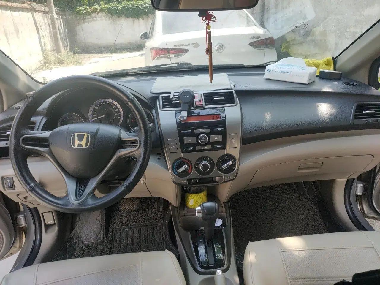 Honda City Classic 2012 1.5L Automatic Elite Edition — миниатюра 10